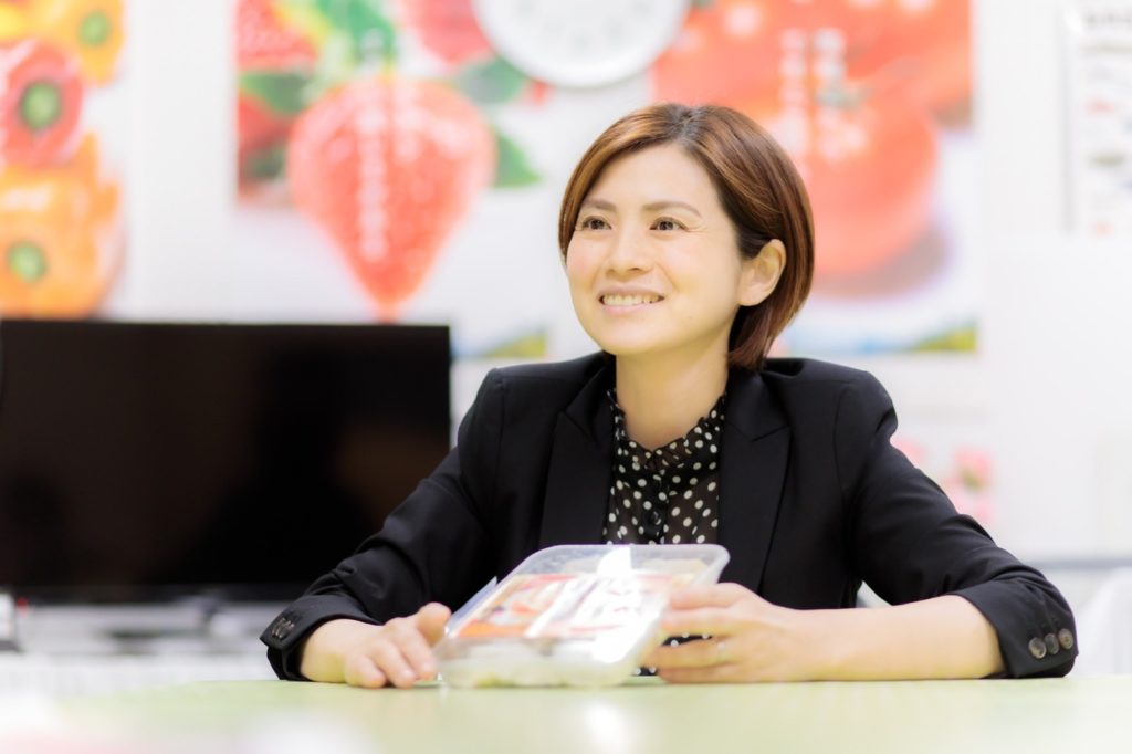 宮崎市ぎょうざ協議会の渡辺愛香会長。元餃子製造会社の娘として業界への深い理解と情熱を持つリーダー