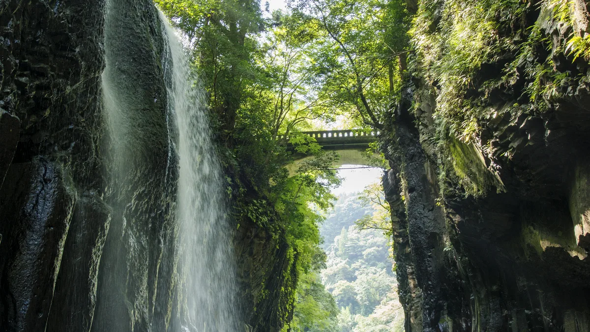 高千穂峡 真名井の滝全景｜上段展望デッキからの眺望